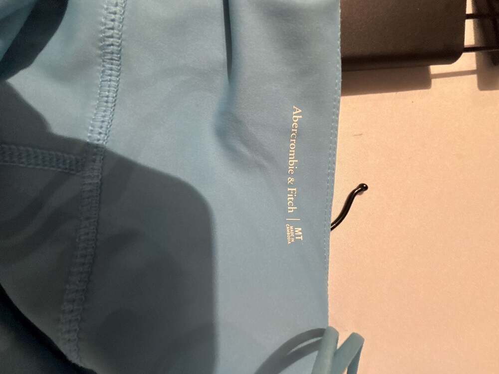 Abercrombie & Fitch - Picture 7 of 7